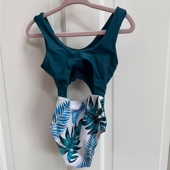 NWOT PatPat 2T Girls Green & White Tropical One Piece Bathing suit Swimsuit - Picture 4 of 5